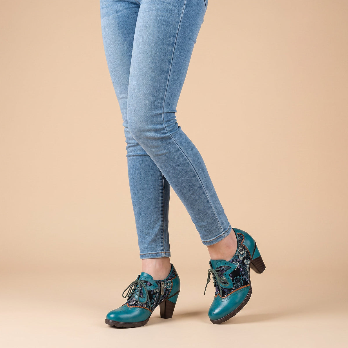 Vintage Floral Velvet Classic Pumps